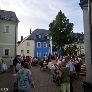 anschließend gemeinsames Abendessen auf dem Kirchenplatz