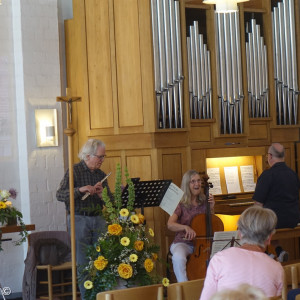 Musikalische Gestaltung: Orgel: Karl Heinz Vater, Kantor der kath. Pfarrkirche Herz Jesu in Bruckmühl, Joseph und Anne Wynants, Violoncello und Flöte